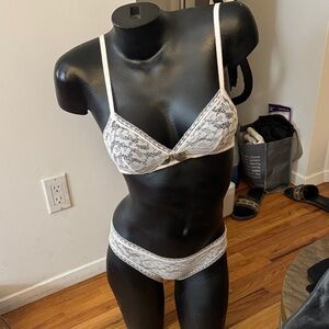 Chic Eres pink Lace Bra Set